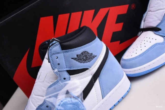 Bmlin RETRO AIR BLACK WHITE 555088-134 BLUE JORDAN UNIVERSITY 1 HIGH 0819
